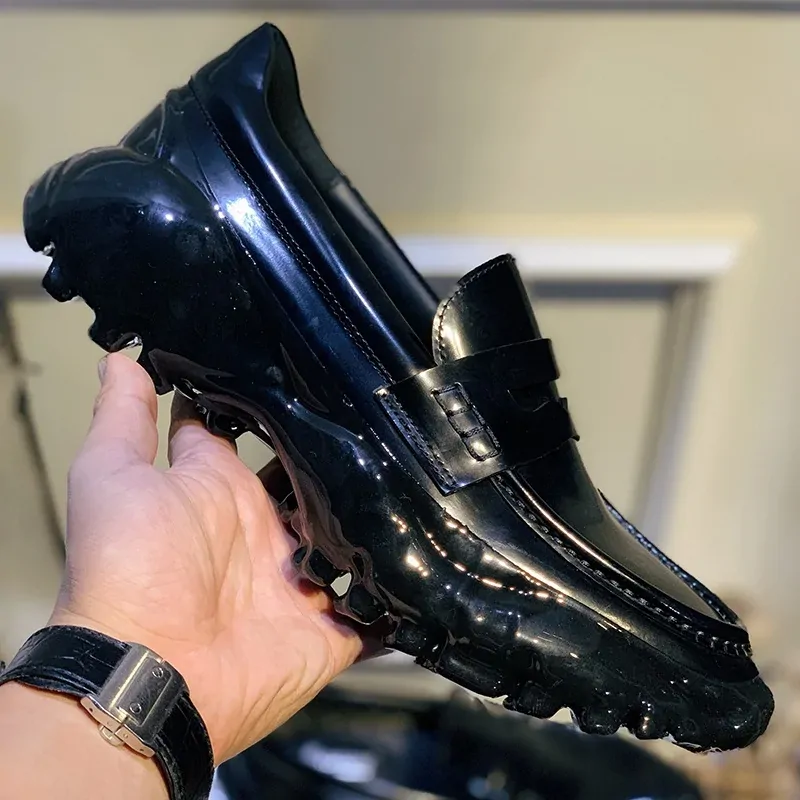 New spring and summer one foot light shoes Simple and versatile leather shoes Leather thick soled casual low heel large men shoe